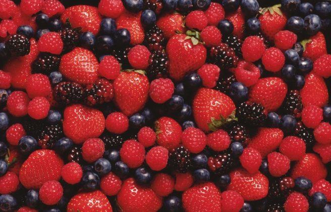 Eating Strawberries and Blueberries Could Reduce Heart Attacks in Women