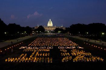 Thousands Meditate in Solidarity Against the Persecution of Falun Gong