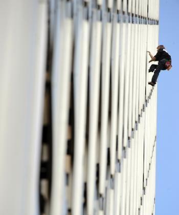 ‘Spiderman’ Aims for Summit of Dubai’s Burj Khalifa