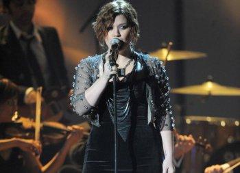 Kelly Clarkson to Sing with Jason Aldean at CMA Awards