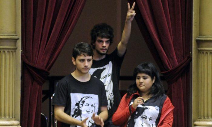 Argentina Law Lowers Voting Age to 16