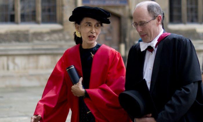 Burma’s Suu Kyi Returns to Oxford Two Decades Later