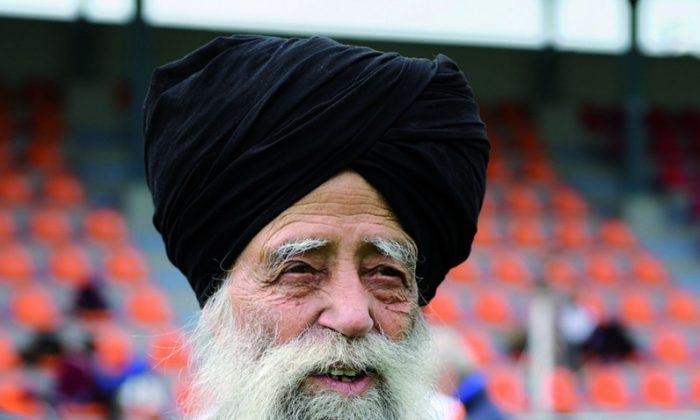 Record Setting Centenarian Sikh Runs in HK