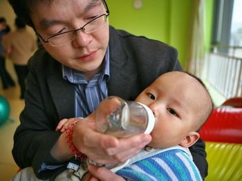 Chinese Moms Shop Overseas for Baby Products