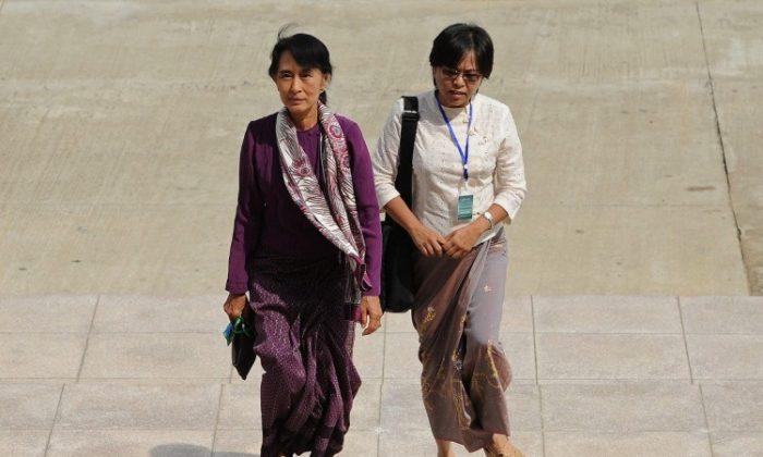 Aung San Suu Kyi Takes Oath of Office in Burma