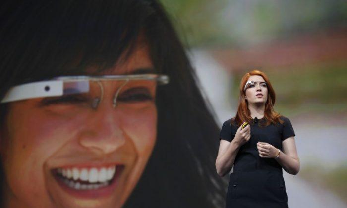 Bar Bans High Tech Glasses: Google Glass Privacy Issue