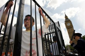 Falun Gong Marks 10 Years of Persecution in Parliament Square