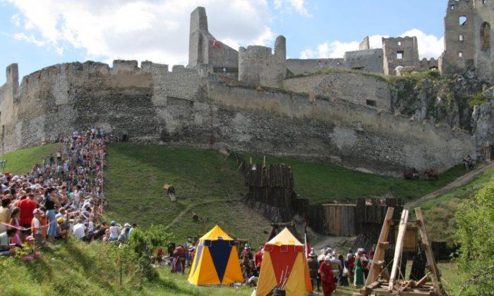 Unemployed to Renovate 20 Slovak Castles