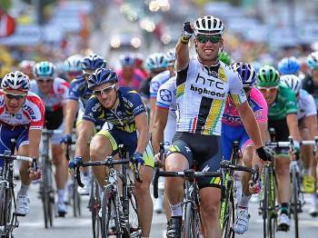 Mark Cavendish Wins 2011 Tour de France Stage Seven, Crash Sidelines Brad Wiggins, Slows Leipheimer