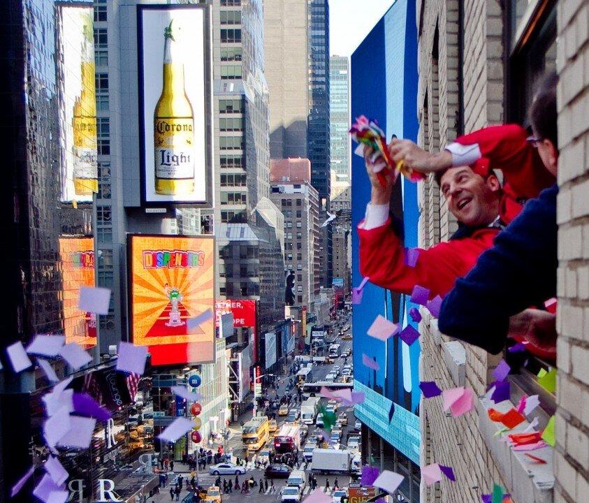 Confetti Falls Down on Times Square to Test its ‘Airworthiness’ (Photo)