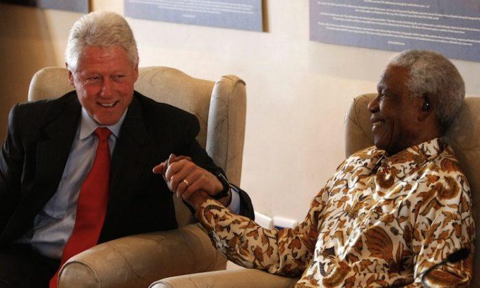 Bill Clinton Visits Mandela for 94th Birthday