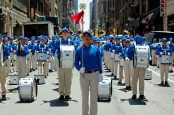 Parade in NYC Explains Falun Gong