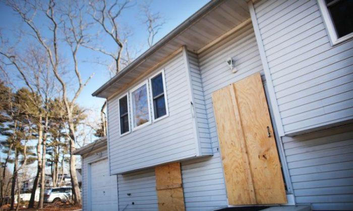 Foreclosures Set to Rise Again in 2012