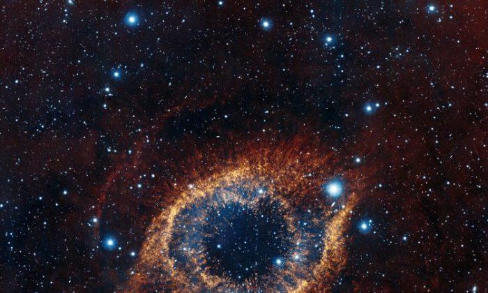 VISTA Views Helix Nebula in Infrared