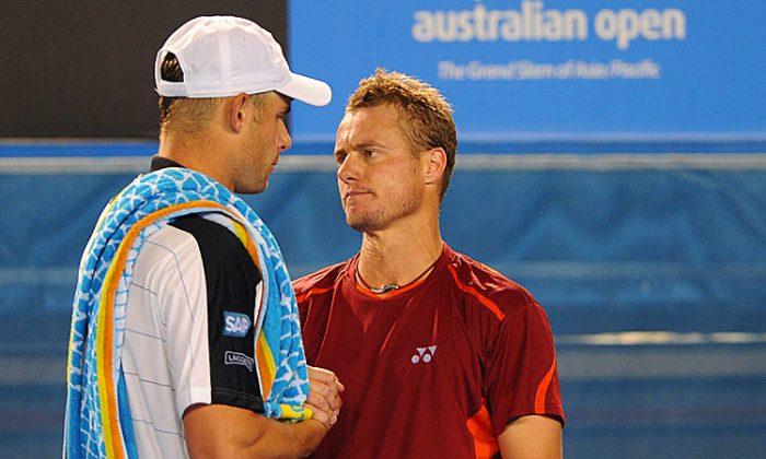 Hewitt Wins as Injured Roddick Withdraws From Australian Open