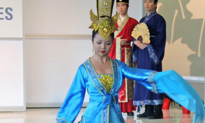 Fashion Show Enchants With Ancient Chinese Elegance