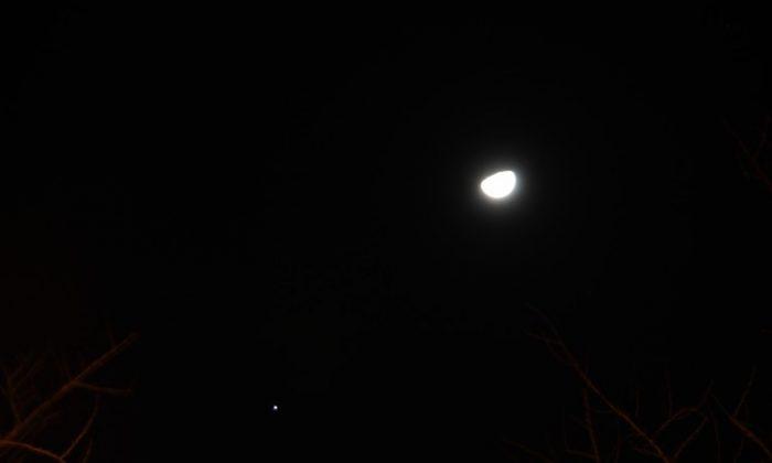 SCIENCE IN PICS: Jupiter Appears Below the Moon Tonight