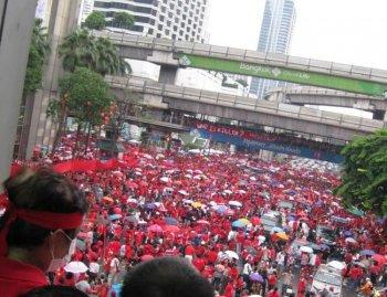 Thai Red Shirts Return to Rally in Bangkok’s Retail Centre