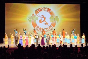 Chinese Student Greatly Moved by Shen Yun