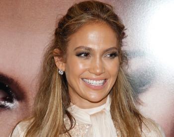 Jennifer Lopez Signs American Idol Deal