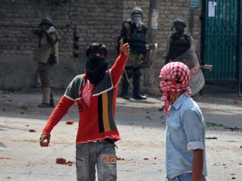 Five More Protesters Killed, Indian Government Discusses Peace in Kashmir