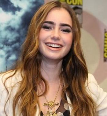 Lily Collins in Negotiation to Play Snow White