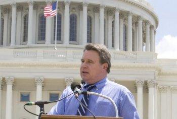 Congressmen Call for End to 11-Year Persecution of Falun Gong
