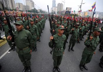 Chavez Swears in 34,000 Militia Members