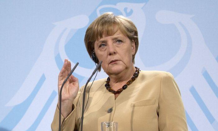 Merkel Warns of Rhetoric on Greece Euro Exit