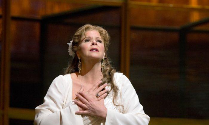 Opera Review: Ladies Night at ‘Les Troyens’ at the Met