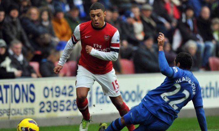 Arsenal Edges Wigan for Third Straight Win