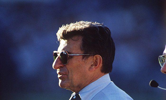 Former Penn State Coach Joe Paterno Dies