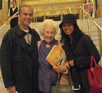 Business Owner and Family Enjoy Toronto Shen Yun