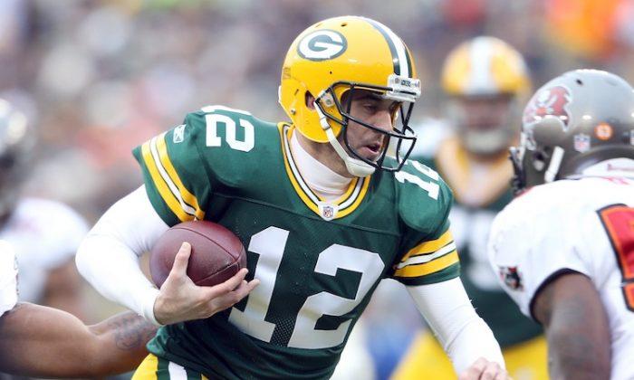 Packers Beat Tampa Bay, Move to 10-0