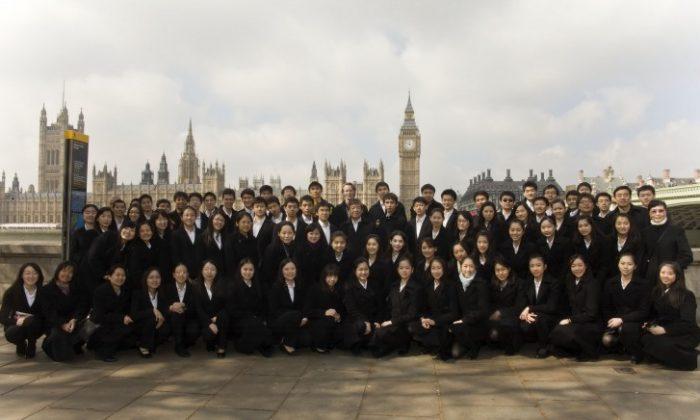 Shen Yun Performers Take a Break and Visit the Sights of London