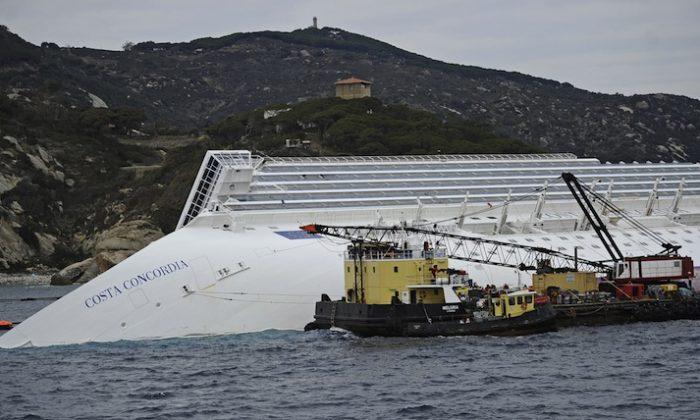 Italy Stops Underwater Rescue Mission in Cruise Ship