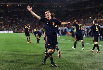 Spain Edges Past Paraguay in Bizarre World Cup Encounter