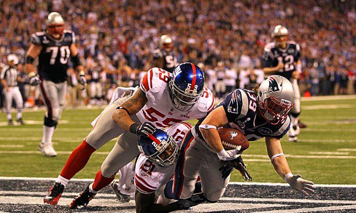 Super Bowl XLVI: Patriots Take Lead Over Giants Just Before Halftime
