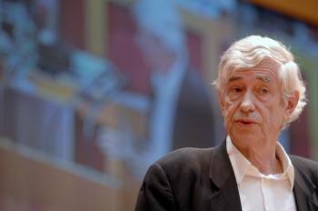 Hundreds Pay Homage to Czech Architect Jan Kaplicky