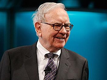 Buffett’s Berkshire Hathaway Reports First Loss Since 2001
