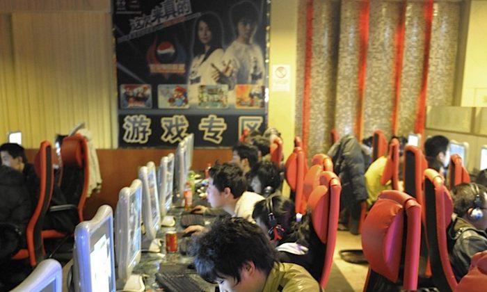 China’s Internet Censors Take Break During Party Infighting