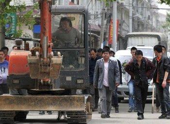 In China, State-Backed Land Grab Destroys Family