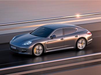 Porsche Introduces More Powerful Panamera Turbo S
