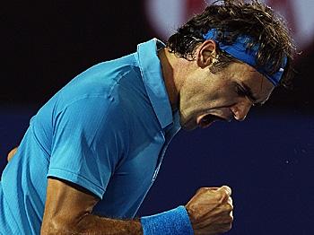 Federer Cruises Past Hewitt at Australian Open
