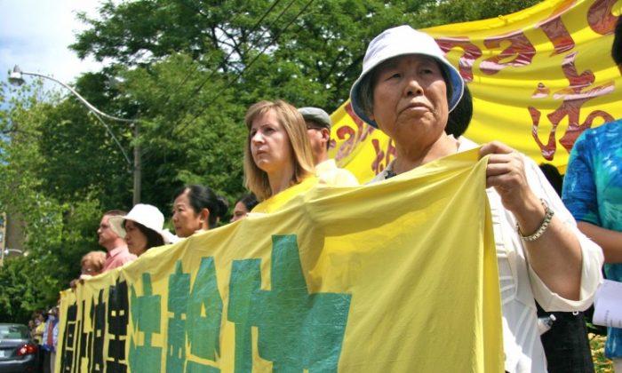 Falun Gong Practitioners Remind the World of the Persecution