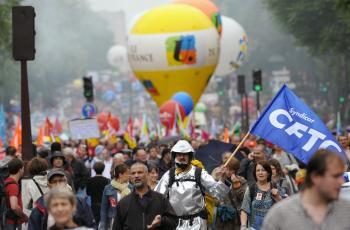 Masses Protest in France Against Pushing Retirement Age Past 60