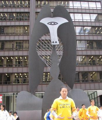 Chicagoans Celebrate Falun Gong