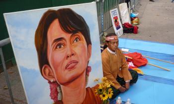 Hunger Strike by Burmese Refugees Near U.N.