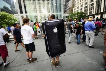 Apple’s iPhone 4 Goes on Sale