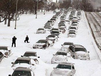 Lake Shore Drive in Chicago Paralyzed as Snowstorm Bears Down